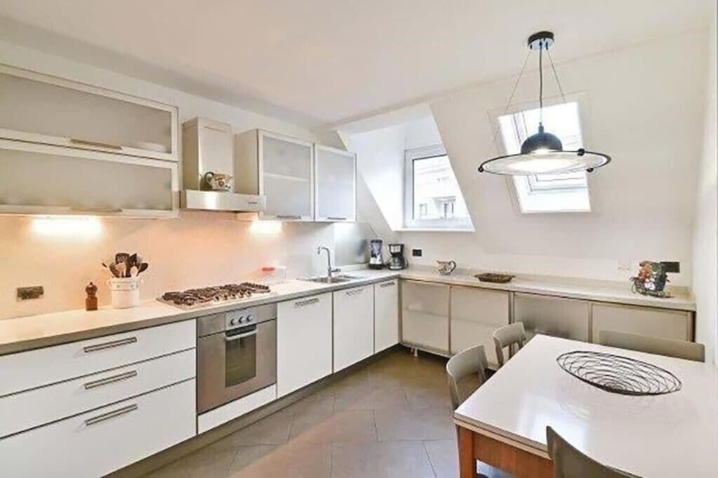 Kühlschrank, Ofen, Herdplatte, Geschirrspüler