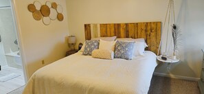 2 slaapkamers, een strijkplank/strijkijzer, reisbedje, wifi