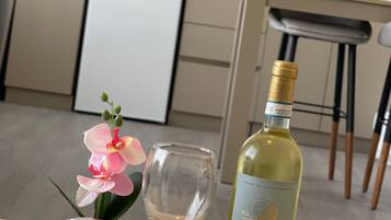 Deluxe-Apartment | Eigene Küche | Großer Kühlschrank, Mikrowelle, Herdplatte, Espressomaschine