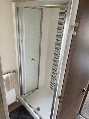 Shower - Premium 2 bed Caravan Sleeps 6 With Huge Decking (Clacton-on-Sea)