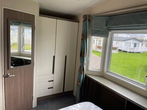 Cabin | 2 bedrooms, iron/ironing board, free WiFi, bed sheets - Premium 2 bed Caravan Sleeps 6 With Huge Decking (Clacton-on-Sea)