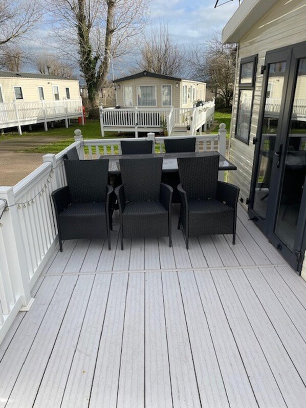 Cabin | Terrace/patio - Premium 2 bed Caravan Sleeps 6 With Huge Decking (Clacton-on-Sea)