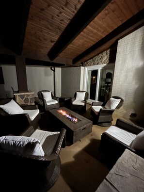 Terrace/patio - 80 acre Kentucky Horse Farm 6BR/ 4BA 30 mins. to Derby 10 mins. to PGA. (Louisville)