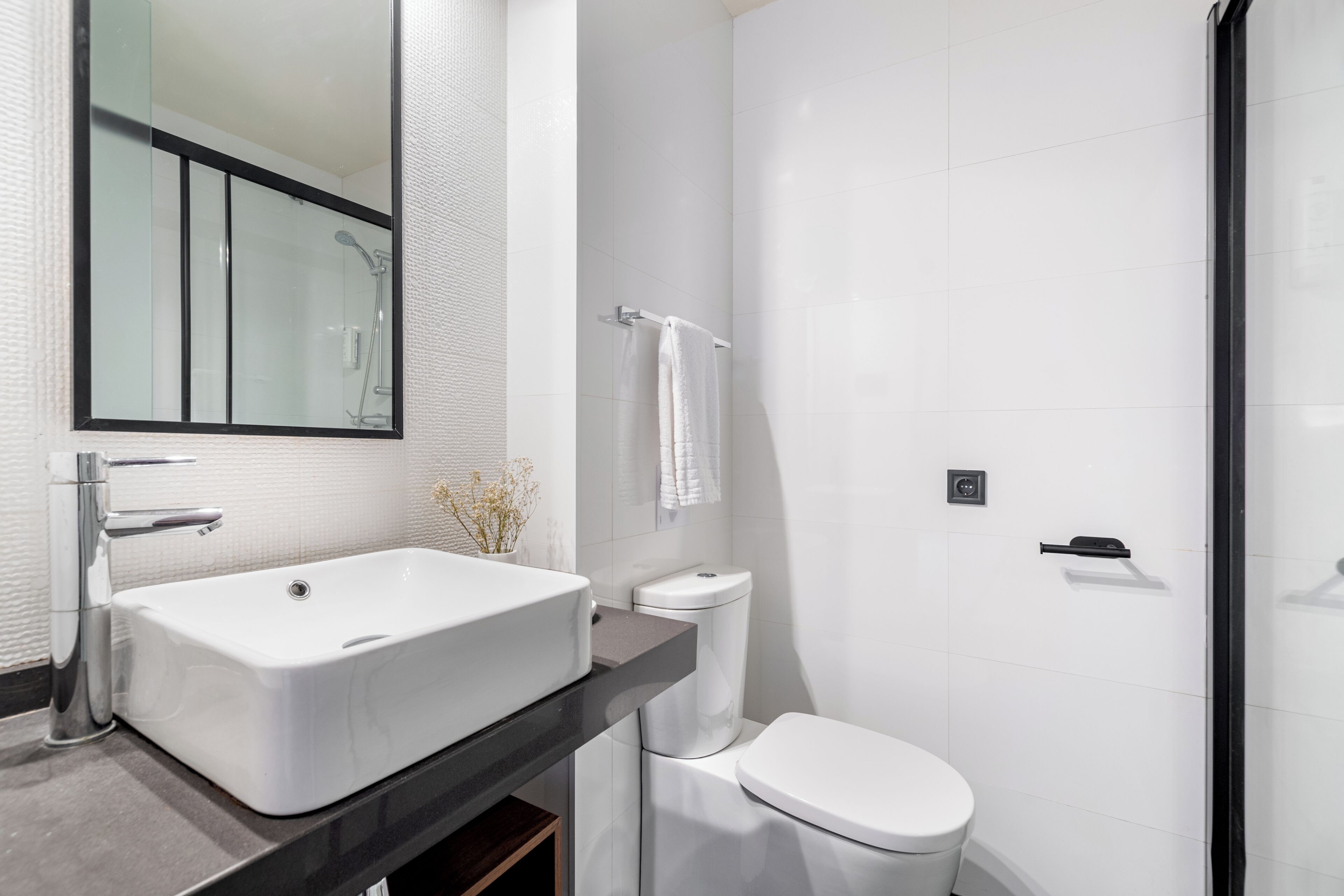 Photo - LeMar by Aspasios