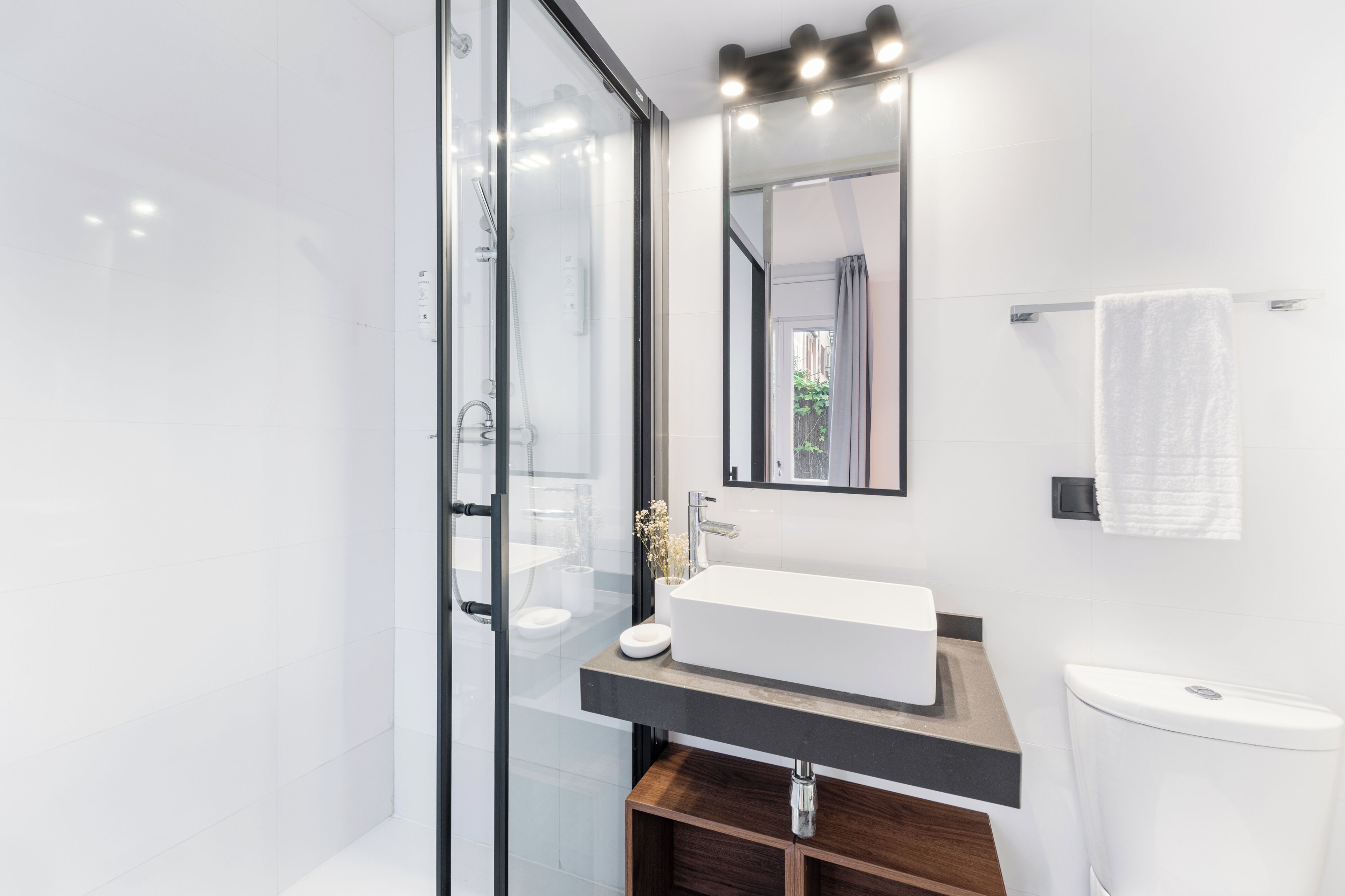 Photo - LeMar by Aspasios