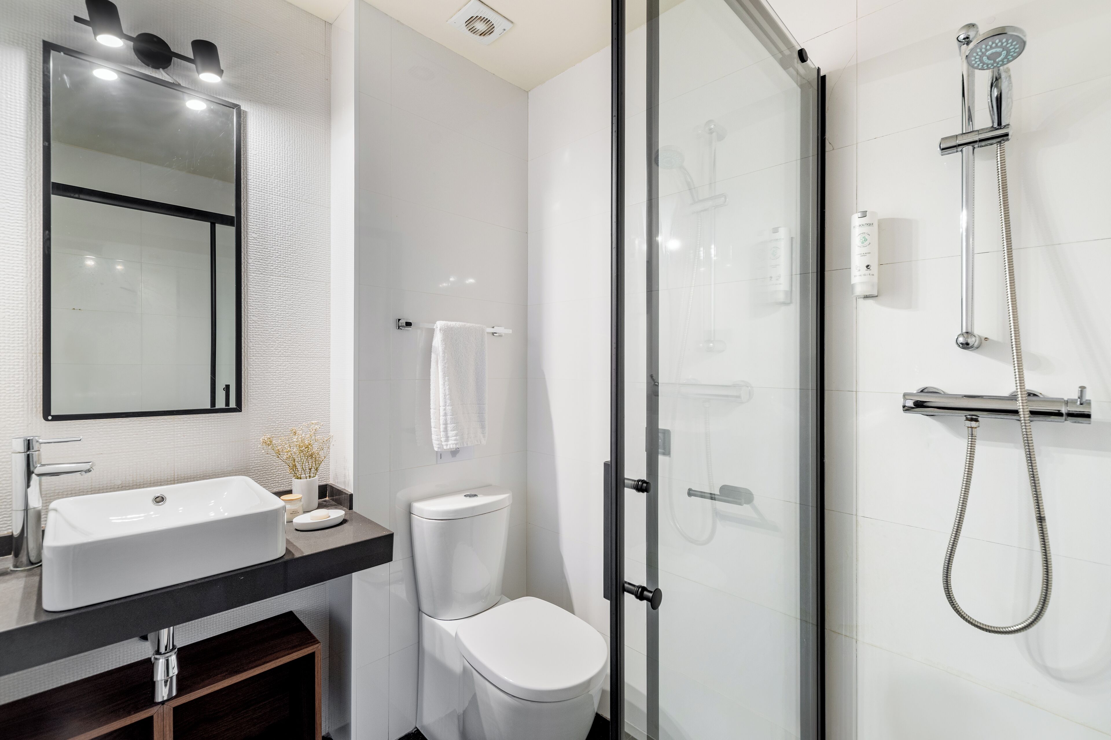 Photo - LeMar by Aspasios