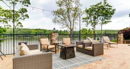 Rare Find: Lakefront, Private Dock, Pool, Outdoor Kitchen, Game Room