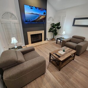 Smart TV, fireplace - ResortLiving Golf/Pool/Gym/Peace 2Bed 2Bath Oasis (Sun Lakes)