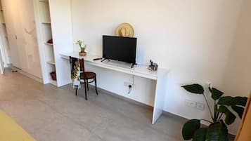 Comfort Double Room | Soundproofing, free WiFi, bed sheets