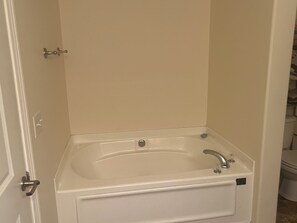 Toallas, jabón, papel de baño 