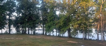  Lake Barkley, Cadiz, KY Lakefront 3 bedroom with AC, Private dock and slip