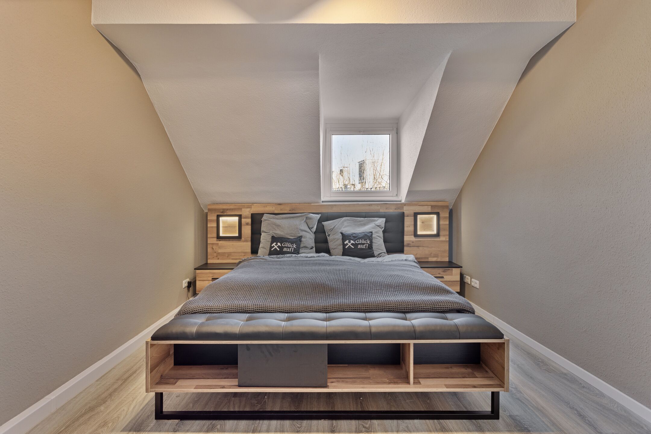 2 bedrooms, iron/ironing board, travel cot, free WiFi