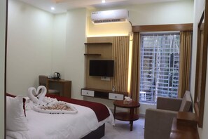 Desk, free WiFi - Grand Castle Hotel (Comilla)
