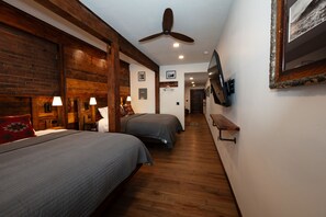 Phòng Suite Deluxe | 1 phòng ngủ, minibar với thức uống miễn phí, trang trí khác biệt 