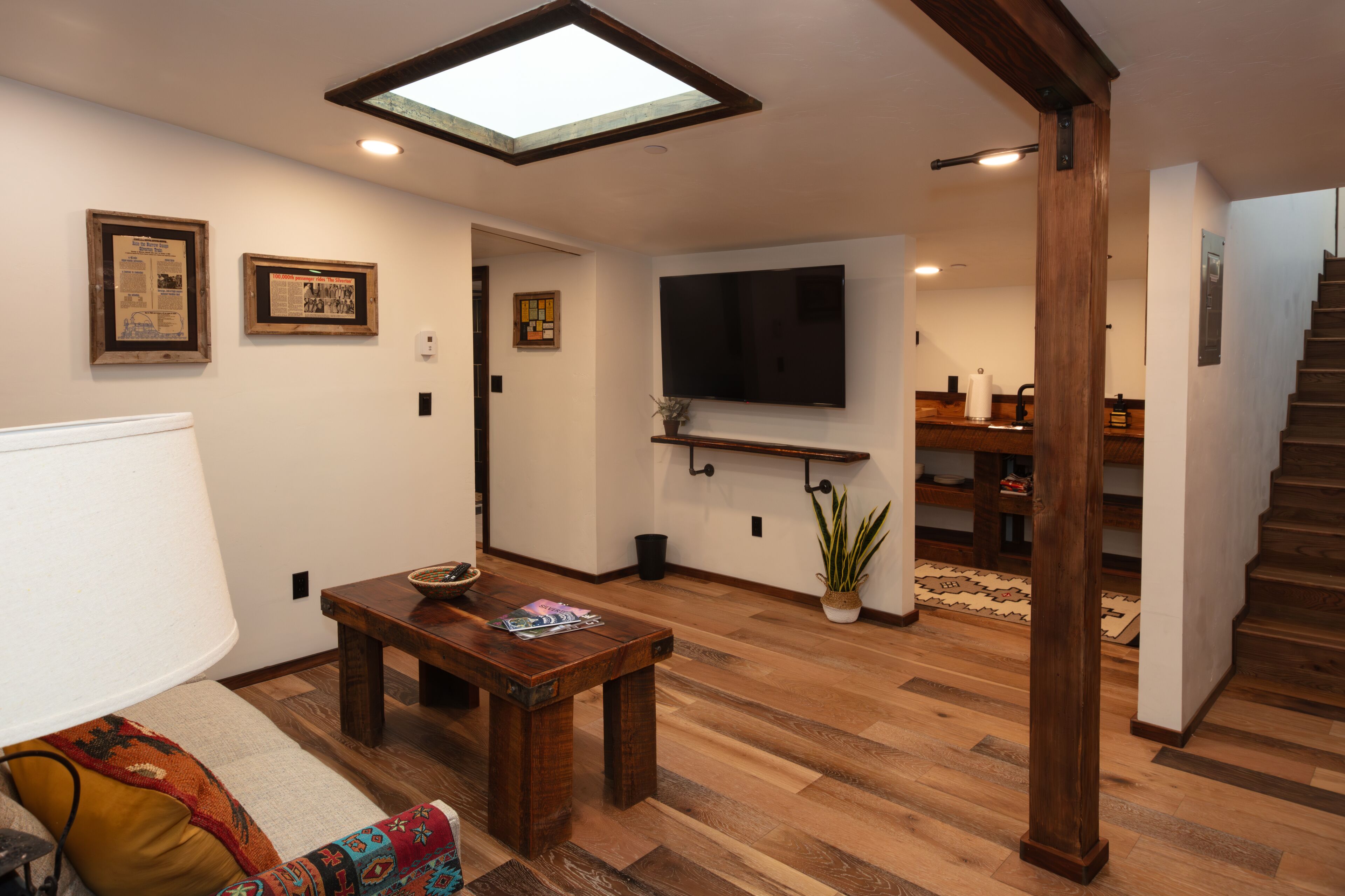 Premier Suite | 1 bedroom, free minibar, individually decorated, individually furnished