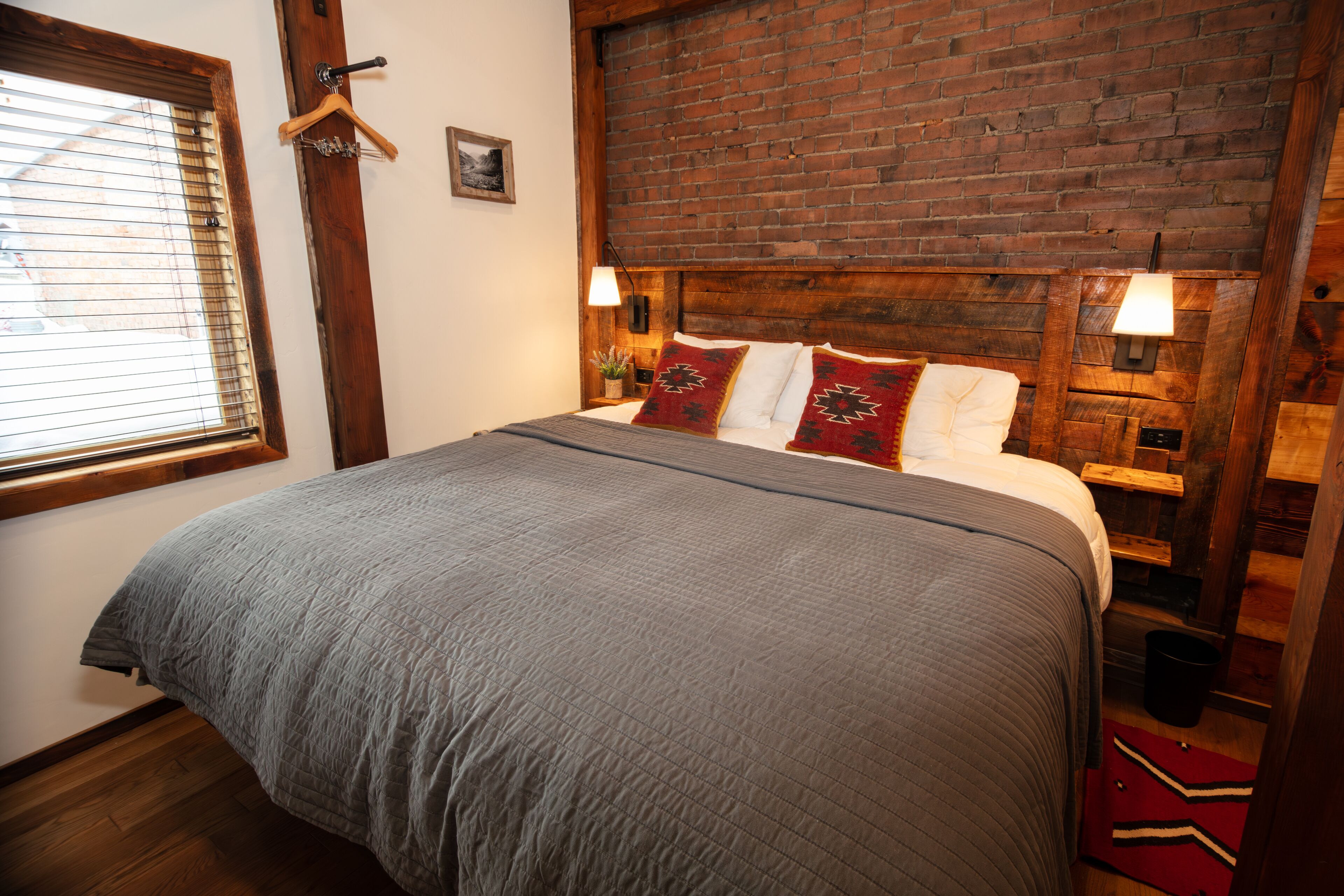 Deluxe Suite | 1 bedroom, free minibar, individually decorated, individually furnished