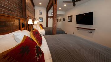 Suite Deluxe | 1 habitación, artículos del minibar gratis y decoración personalizada