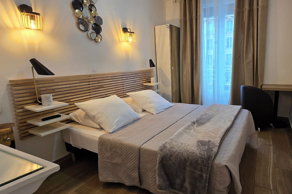 Chambre Double Standard, 1 grand lit (no elevator)