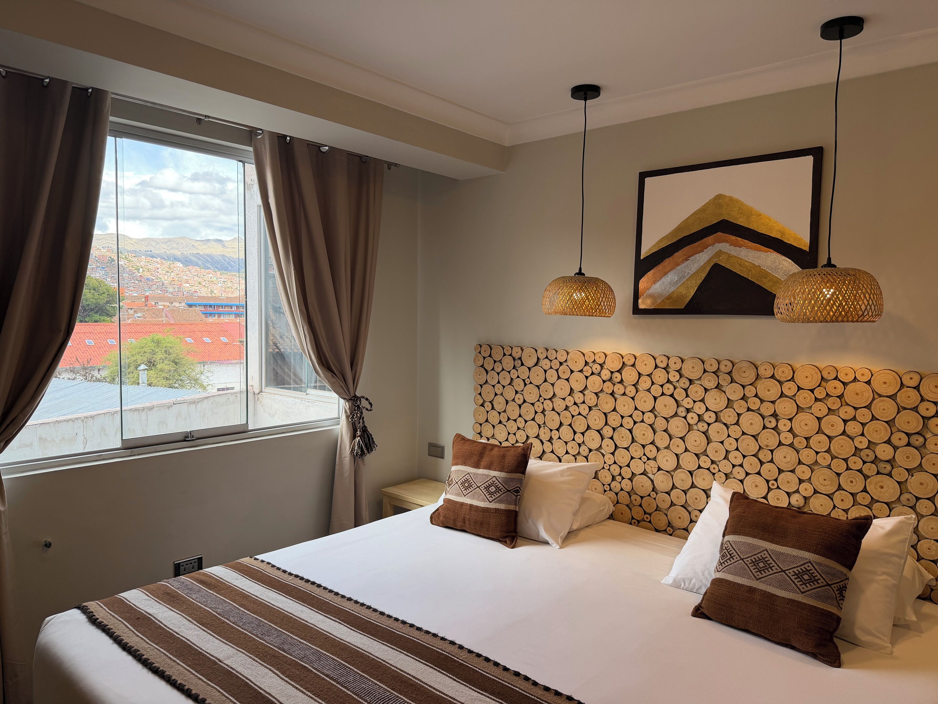 豪華客房 | 高級寢具、獨特裝潢、布置獨特、書桌