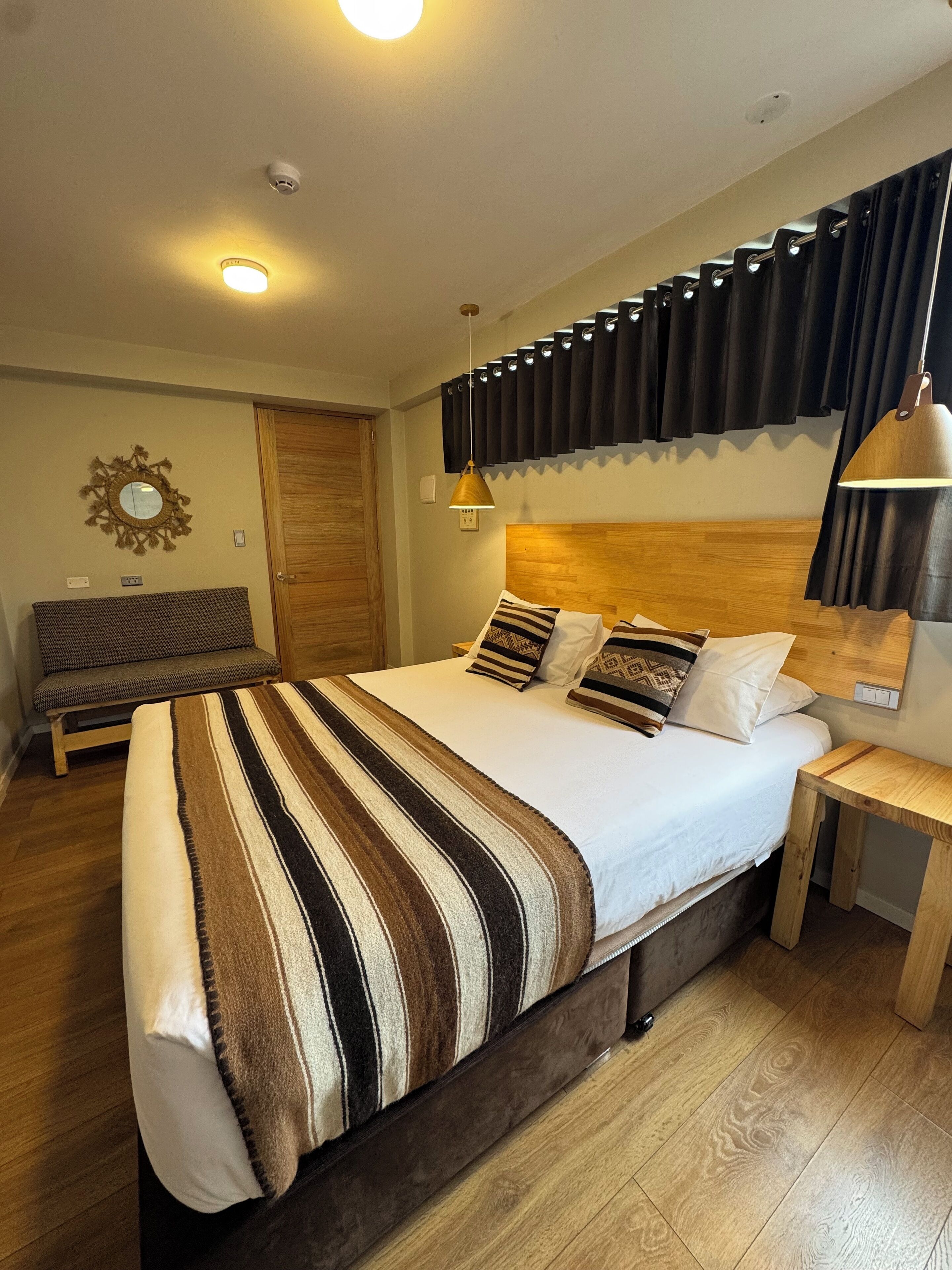 精品客房 | 高档床上用品、特色装修、特色家居、办公桌