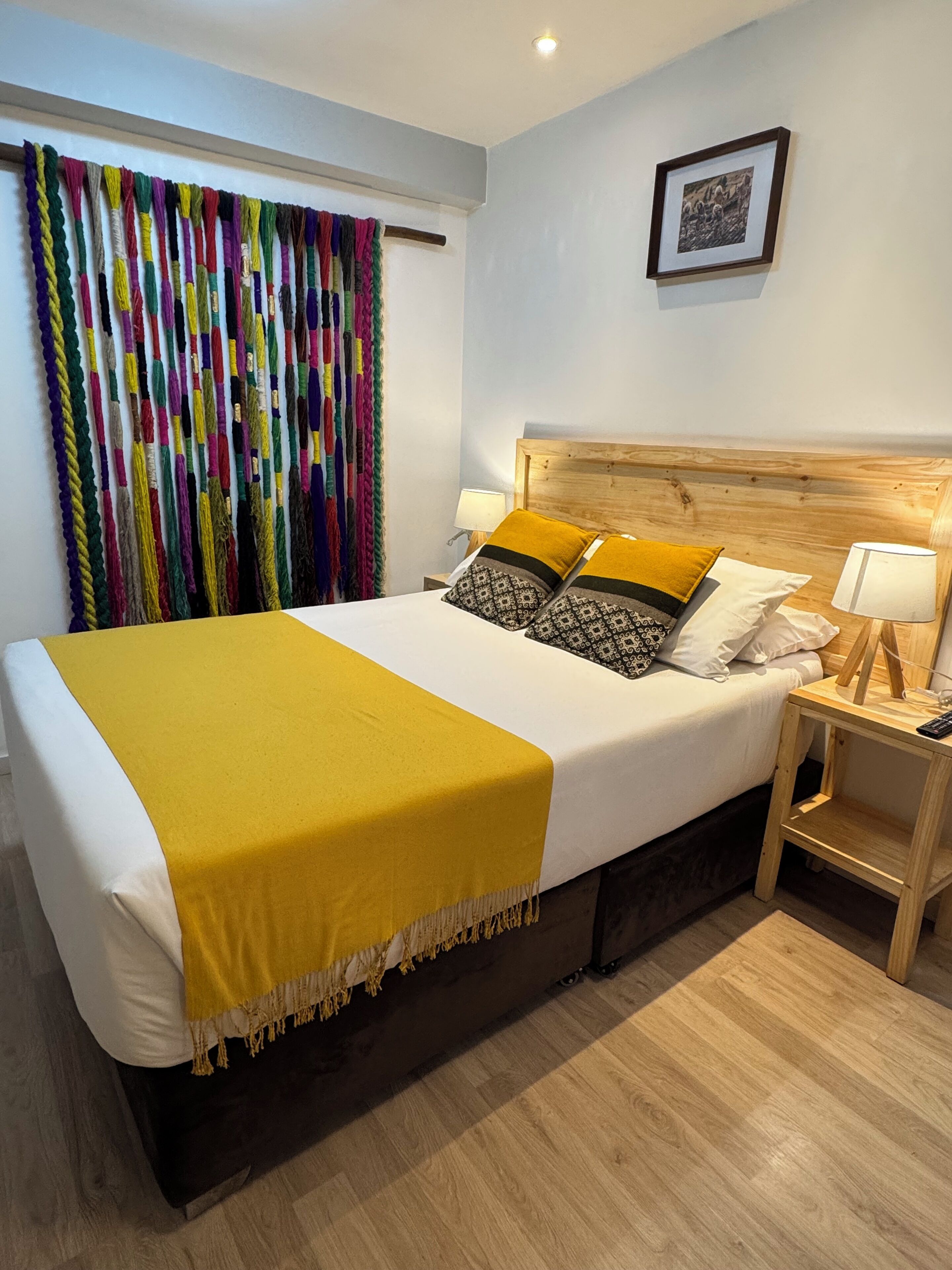 舒适客房 | 高档床上用品、特色装修、特色家居、办公桌