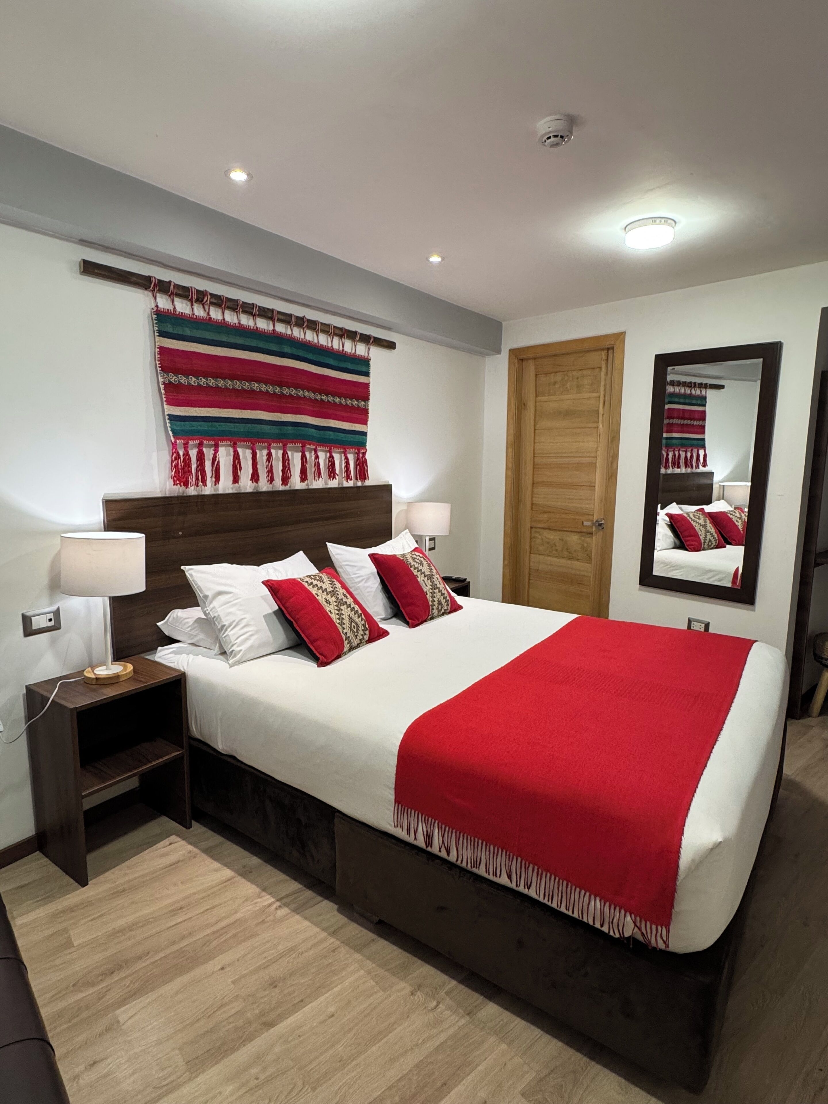 高级房 | 高档床上用品、特色装修、特色家居、办公桌