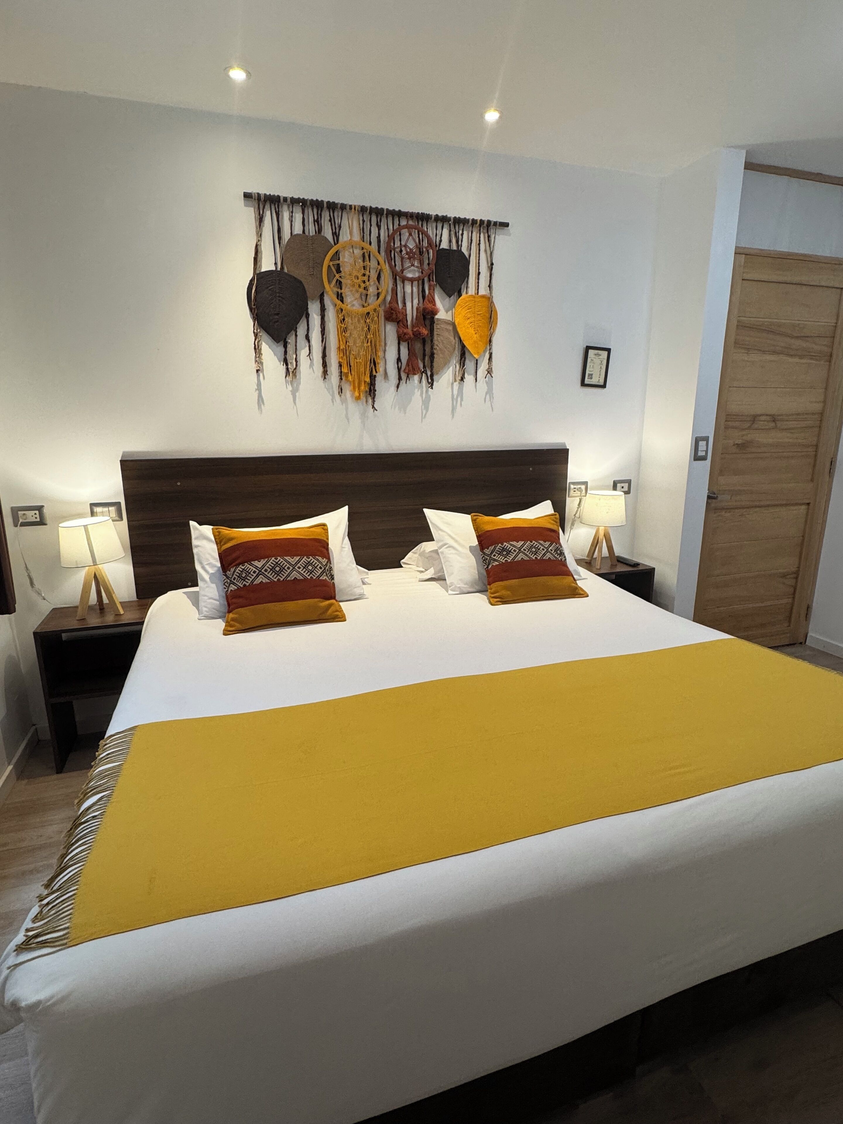 华丽客房 | 高档床上用品、特色装修、特色家居、办公桌