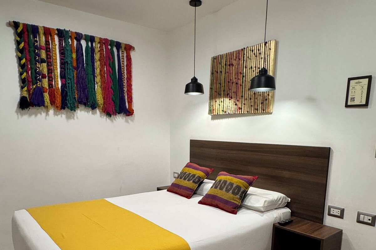Habitación estándar, 1 cama doble | Ropa de cama de alta calidad y escritorio