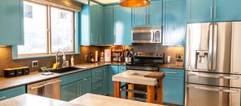 Cozy remodeled home Walking distance to -ski-in/ski-out 50 yards Air-conditioned