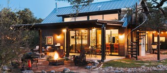 NEW Pool, Hot Tub, Ping Pong, Fire Pit, Views on Stunning 5-acre Retreat!