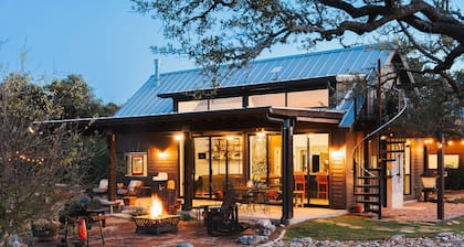 NEW Pool, Hot Tub, Ping Pong, Fire Pit, Views on Stunning 5-acre Retreat!