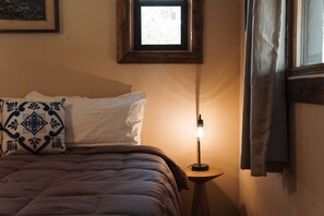 6 bedrooms, desk, free WiFi, bed sheets - NEW Pool, Hot Tub, Ping Pong, Fire Pit, Views on Stunning 5-acre Retreat! (Driftwood)