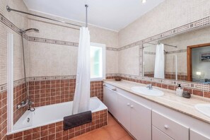 Douche, serviettes fournies