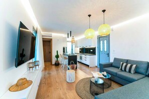 Smart TV, video games, ping pong - Villa Paparouna - Two Bedroom Villa, Sleeps 4 (Gennadi)