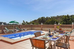 Outdoor dining - Villa Cortijo Algarrobo (Frigiliana)