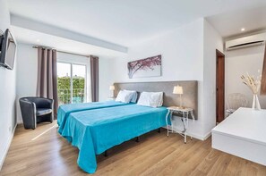 3 Schlafzimmer, Schreibtisch, Bügeleisen/Bügelbrett, WLAN