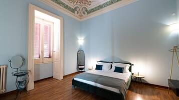 Egyptian cotton sheets, premium bedding, Select Comfort beds, minibar