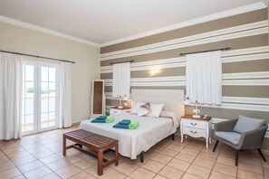 5 bedrooms, WiFi, bed sheets - Villa Alaris - Five Bedroom Villa, Sleeps 10 (Sant Tomas)