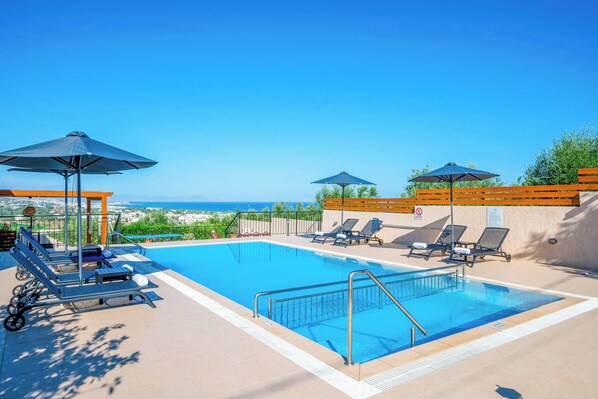 Pool - Villa Mulberry Tree - Four Bedroom Villa, Sleeps 8 (Crete)