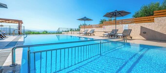 Villa Mulberry Tree - Four Bedroom Villa, Sleeps 8