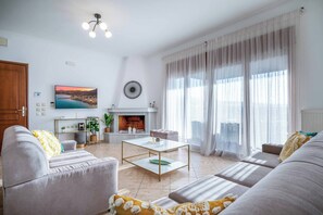 Smart TV, table tennis