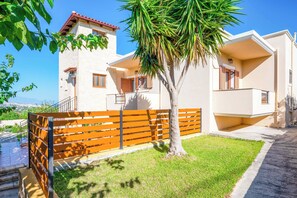 Exterior - Villa Mulberry Tree - Four Bedroom Villa, Sleeps 8 (Crete)