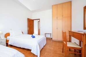 4 bedrooms, WiFi, bed sheets - Villa Mulberry Tree - Four Bedroom Villa, Sleeps 8 (Crete)