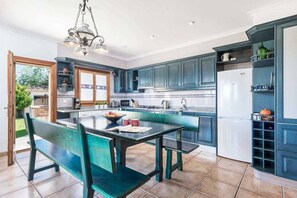 Kjøleskap, mikrobølgeovn, ovn og oppvaskmaskin