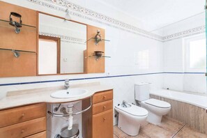 Ducha, bidé y toallas