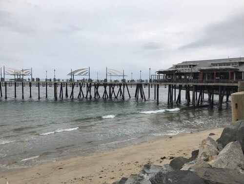 5 Minute walk to the ocean!