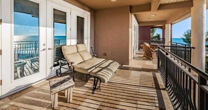 Sunset Beach Palace in Treasure Island, Beachfront