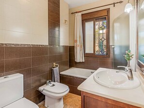Bruser, bidet, håndklæder