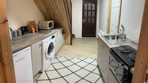 Apartment | Eigene Küche | Kühlschrank, Mikrowelle, Ofen, Herdplatte