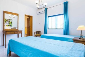 3 chambres, fer et planche à repasser, Wi-Fi, draps fournis